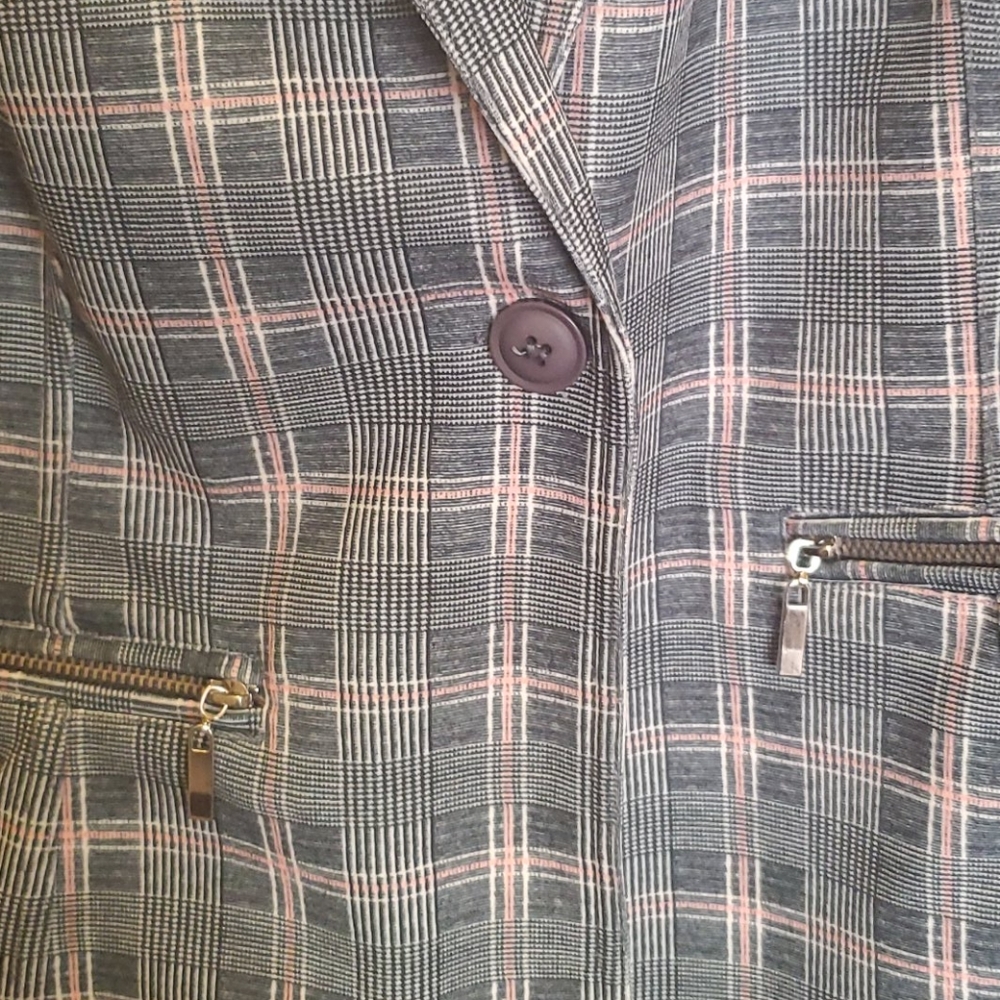 Blazer - Picture 2 of 3